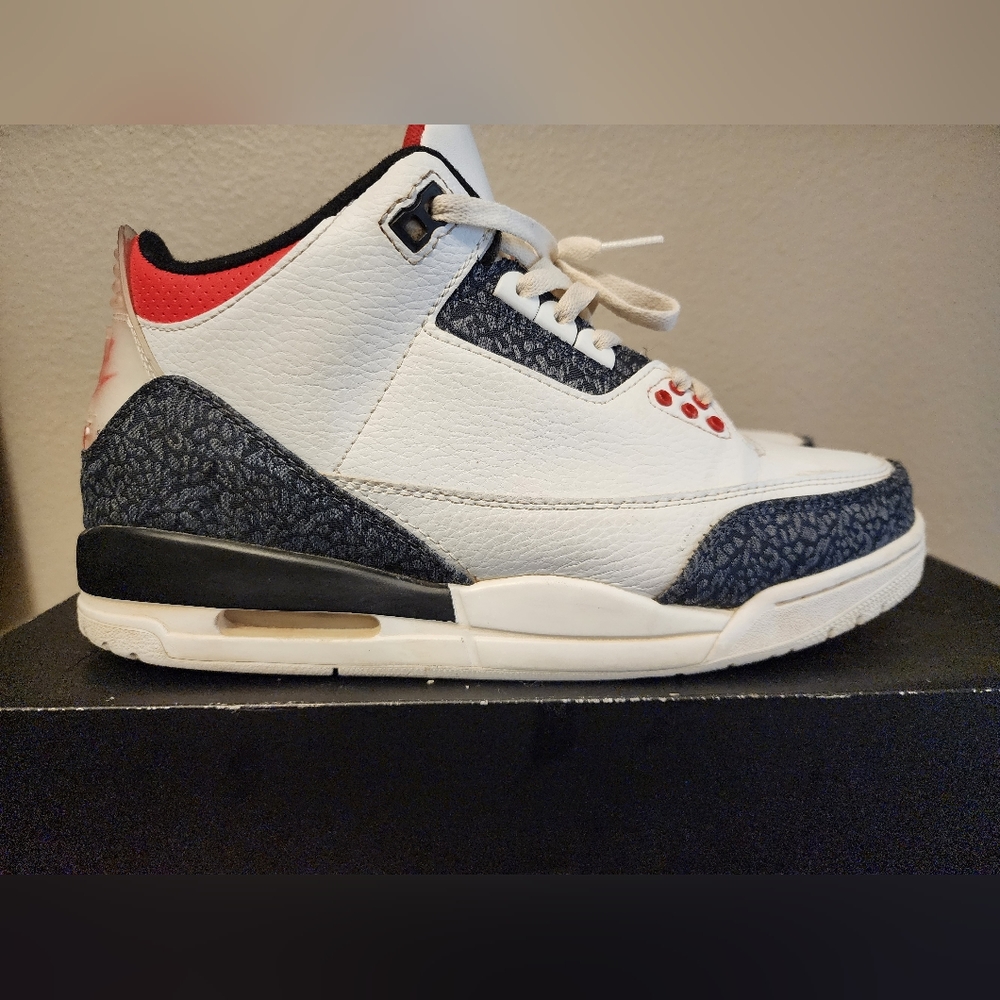 Air Jordan 3 Retro Deniem SE 'Fire Red'